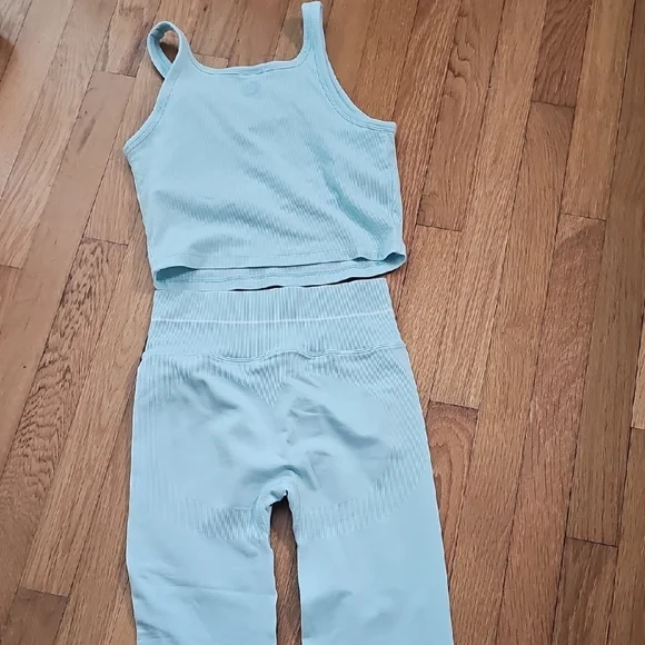 PINK Set-Leggings & Crop Racerback Athletic Top - Picture 7 of 11